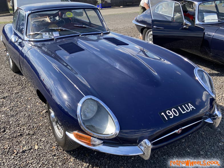 1962 E-type Jaguar series 1 (Dark Blue)