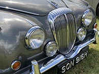 Note the Daimler furrowed front grille