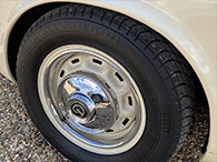 Daimler logo wheel hubs
